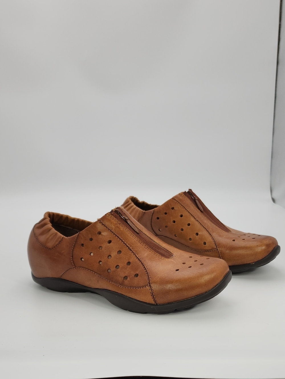 Dansko Camille women's flat brown leather with a front zip perforated shoe 38 - Picture 3 of 13